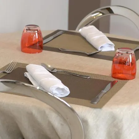 Hotel Contact Du Cerf 2*