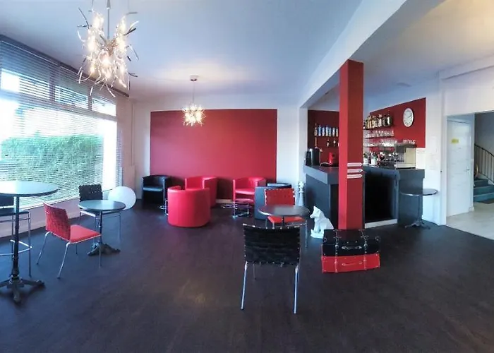 Contact Du Cerf מלון Château-Gontier