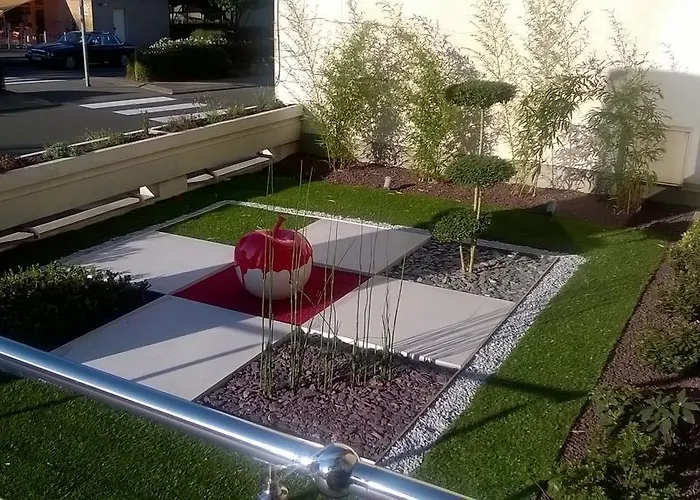 Contact Du Cerf מלון 2*