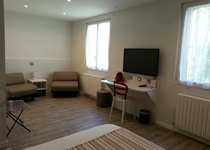 מלון Contact Du Cerf Château-Gontier