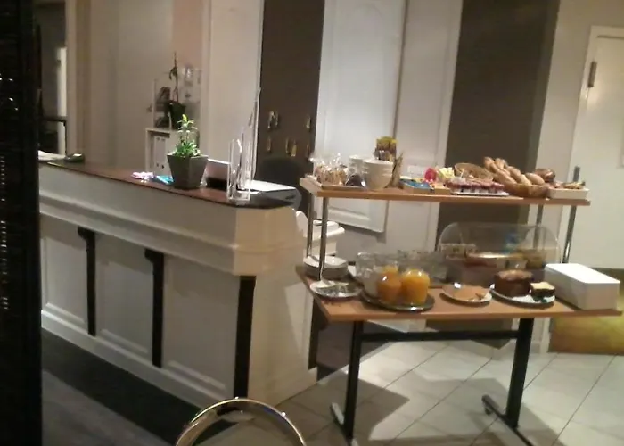 Contact Du Cerf מלון Château-Gontier